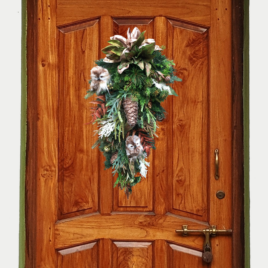 Owl’s Christmas Teardrop Swag