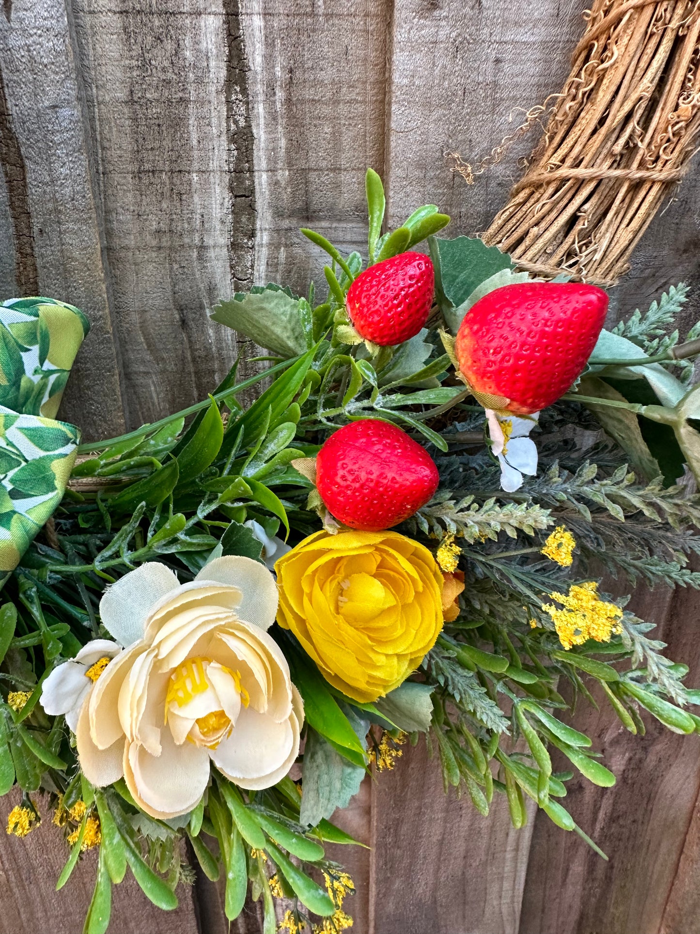 Strawberry Farm Wreath – Beliefs in Wreaths Decor Studio